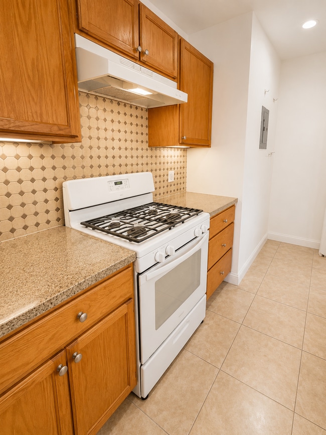 Photo - 2521 Hillcrest Dr Unit 2533 12