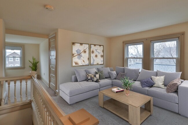 Building Photo - 1104 Elm St