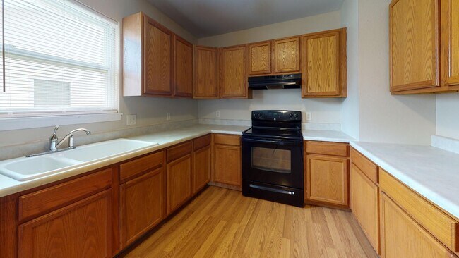 Photo - 5 bedrooms, 2.5 bathrooms House
