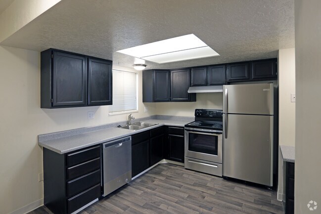 Pine Terrace Townhouses - Pine Terrace Townhouses
