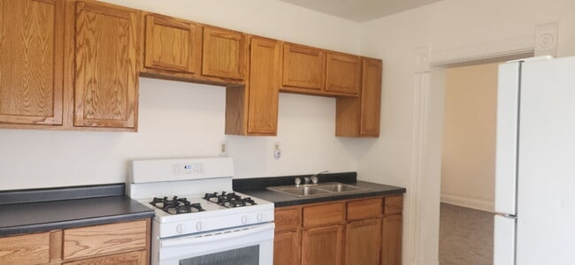 Photo - "Charming 1-Bedroom Haven in Duluth's Heart – Perfect Urban Retreat!" (accepts Section-8 tenants)