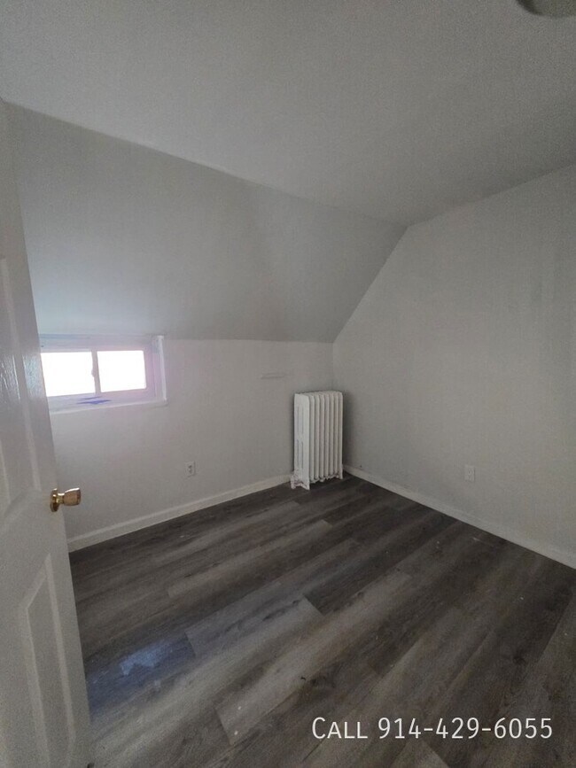 Building Photo - 151 Linden St