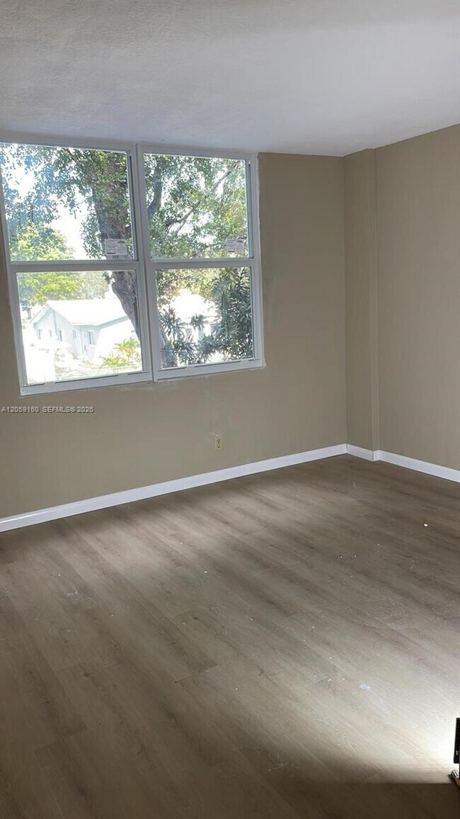 Photo - 120 Royal Pk Dr Unit 2D