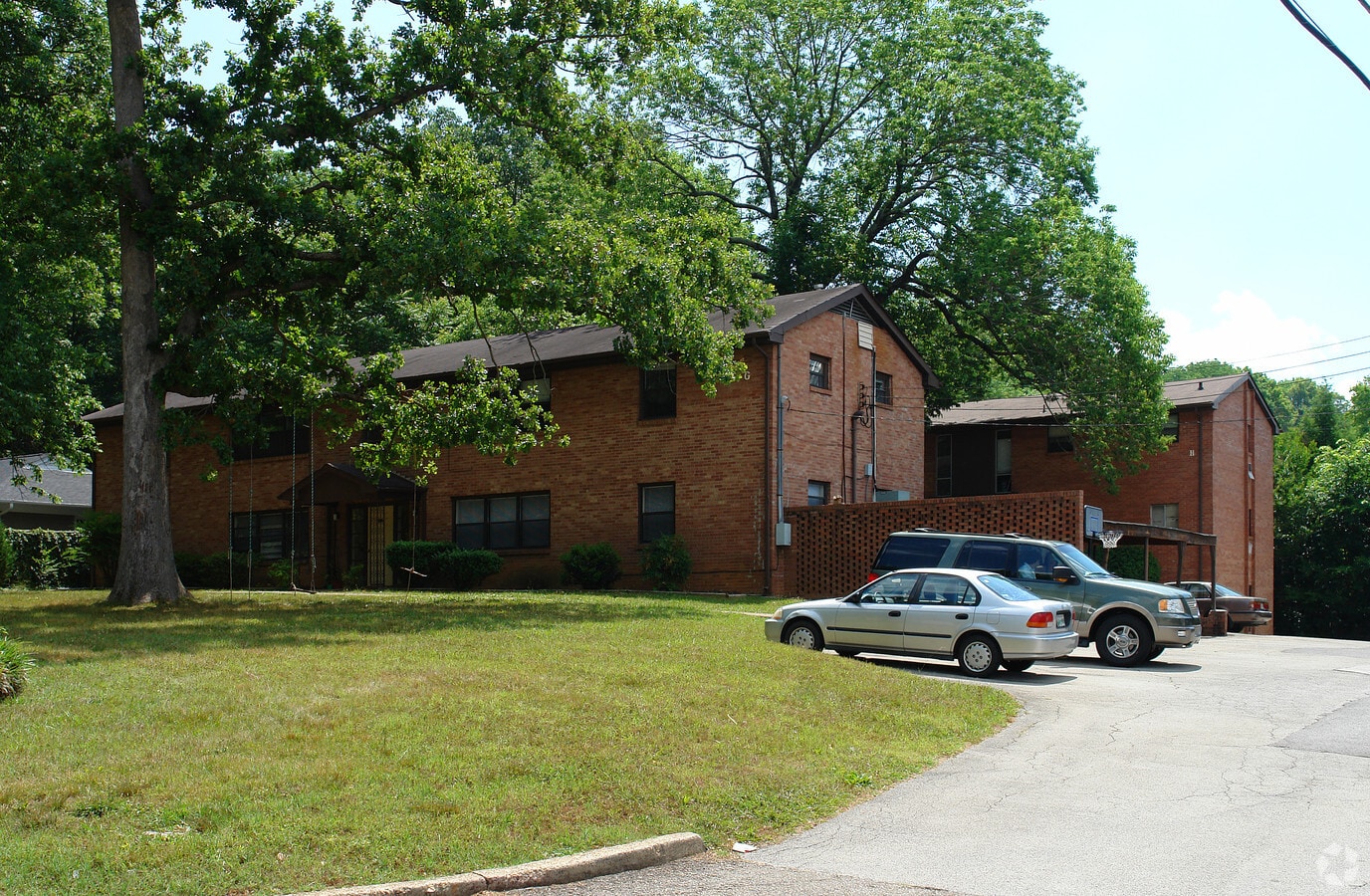 Kenwood Apartments - Kenwood Apartments