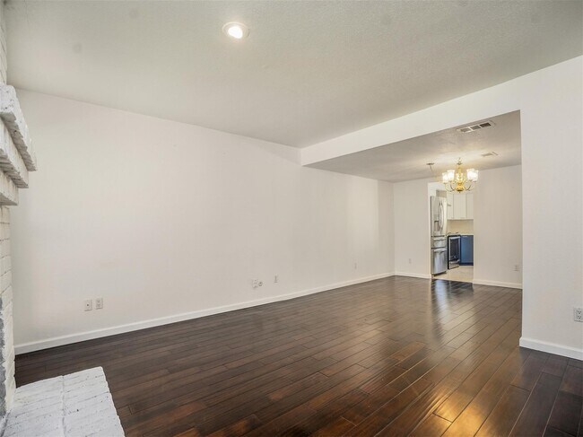 Photo - 746 Country Pl Dr Unidad B