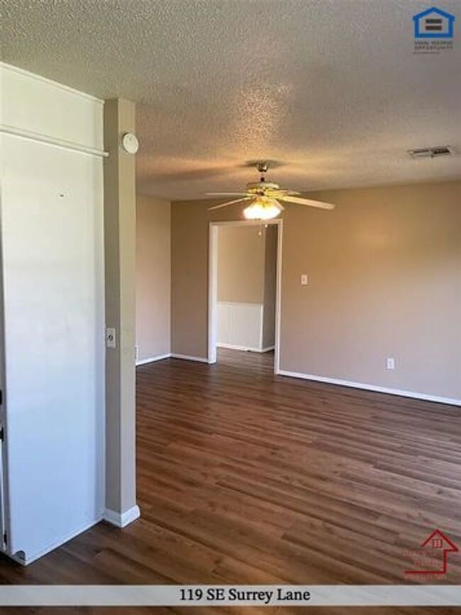 Photo - 119 SE Surrey Ln