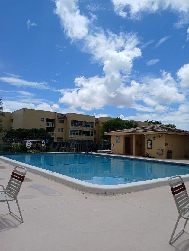 Building Photo - 6300 NW 62nd St Unit 303