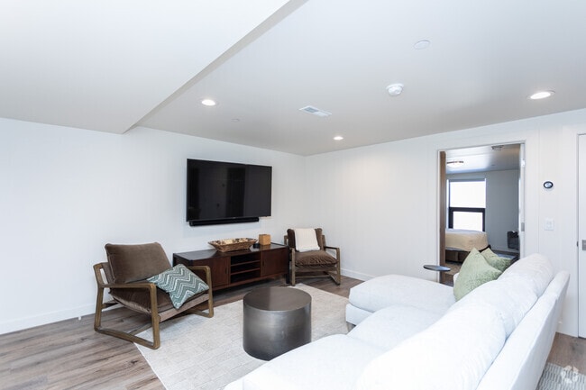 2BR, 1.5BA - 1,000SF - Living Room