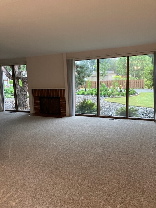 Photo - 6007 74th St NE