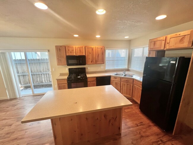 Photo - 812 NE Ross Rd Unidad #2