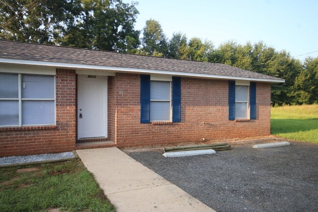3BR, 2BA Duplex in NW Pensacola – Convenie... - 3BR, 2BA Duplex in NW Pensacola – Convenie... Apartment