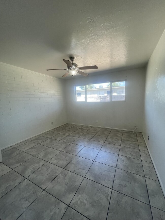 9816 N 15th St Unidad 2