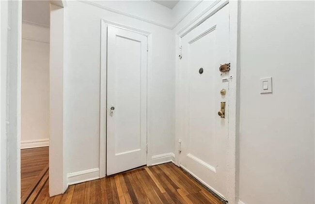 Photo - 44-14 Newtown Rd