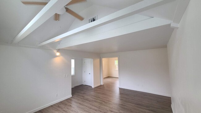 Photo - 2525 SE Thompson St