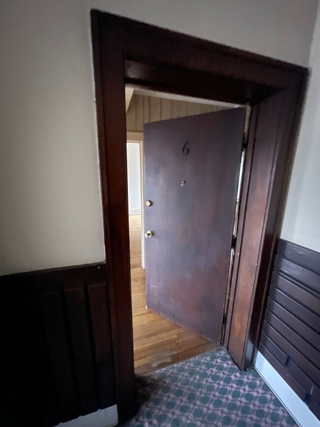 Building Photo - 2 BEDROOM LOCATED IN THE HEART OF THE ART DISTRICT! Unit 6