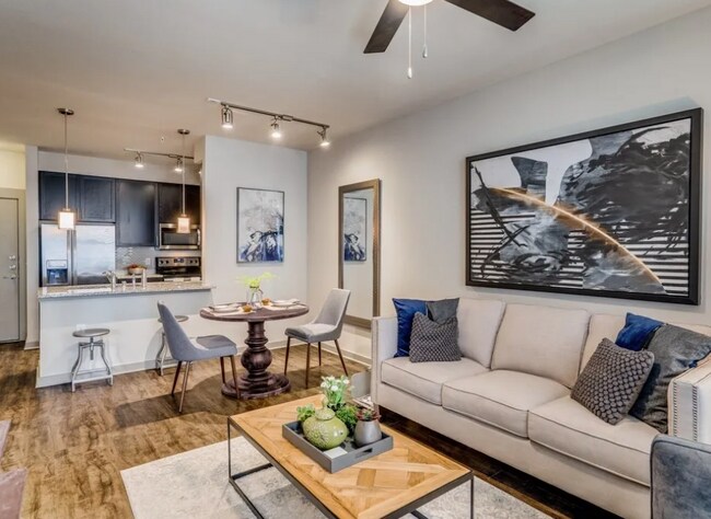 Photo - 926 E. 15th-21131 Unidad 21131