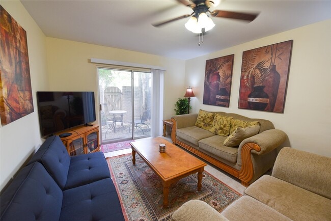 Building Photo - 2601 Bellefontaine Unit C111