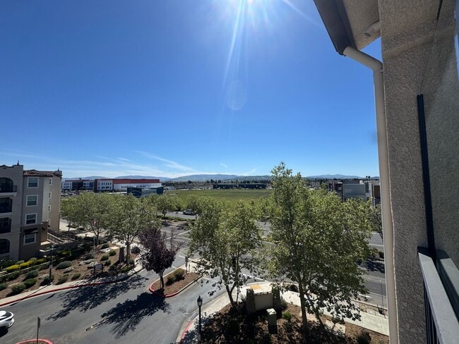 Building Photo - BEAUTIFUL TOP FLOOR CONDO AT THE TERRACES IN DUBLIN RANCH!!! Unit 418