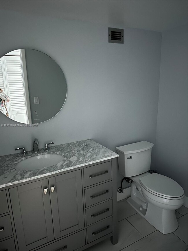 Photo - 6039 Collins Ave Unidad 1212