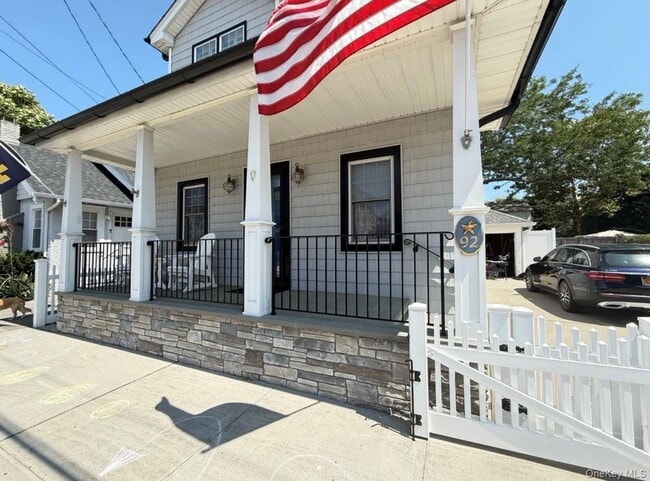 92 Hewlett Ave