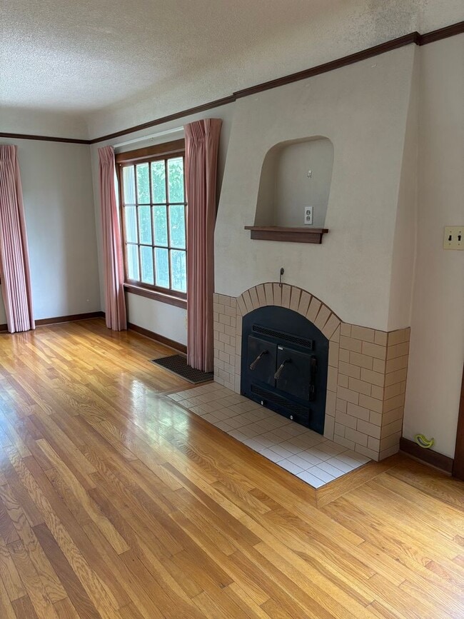 Photo - Classic Brick Charmer - 4 Bedroom