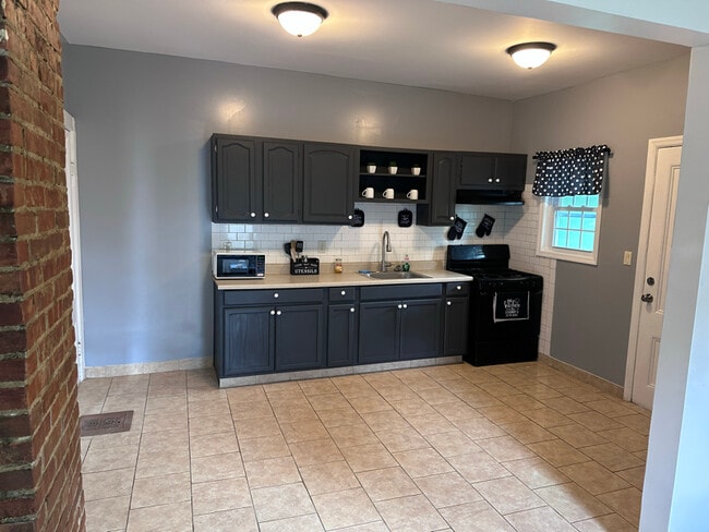 Photo - 362 Norton St Unidad Apt A