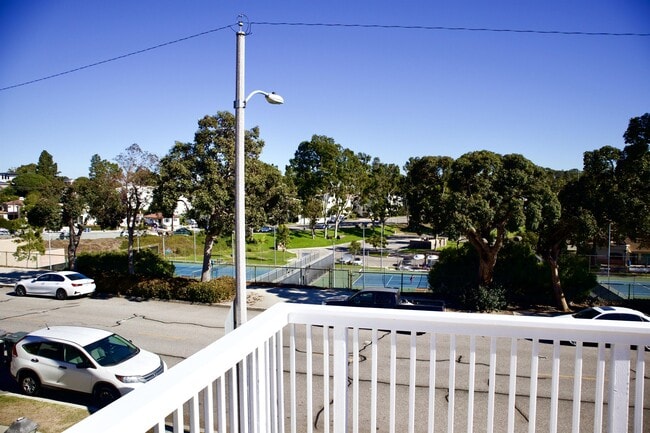 Photo - 719 S Juanita Ave