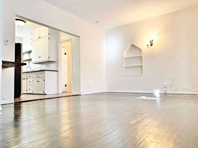 Photo - 620 N Sweetzer Ave Unit 14