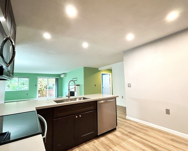 Photo - Cozy, Conveniently Located Large One Bedroom Condo! Unit 111