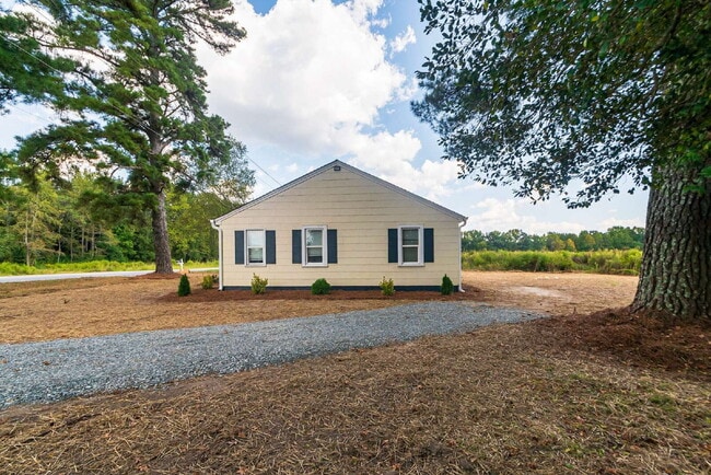 Photo - Charming 2-Bedroom Home in Smithfield! Unit Hwy East