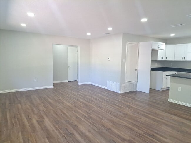 Photo - 5 bedroom / 2 bath