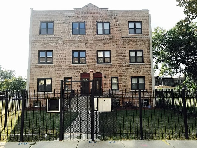 Building Photo - 10450-10452 S Maryland Ave Unit 1st Floor