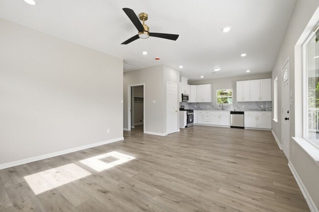 Photo - 1915 Ross Ave