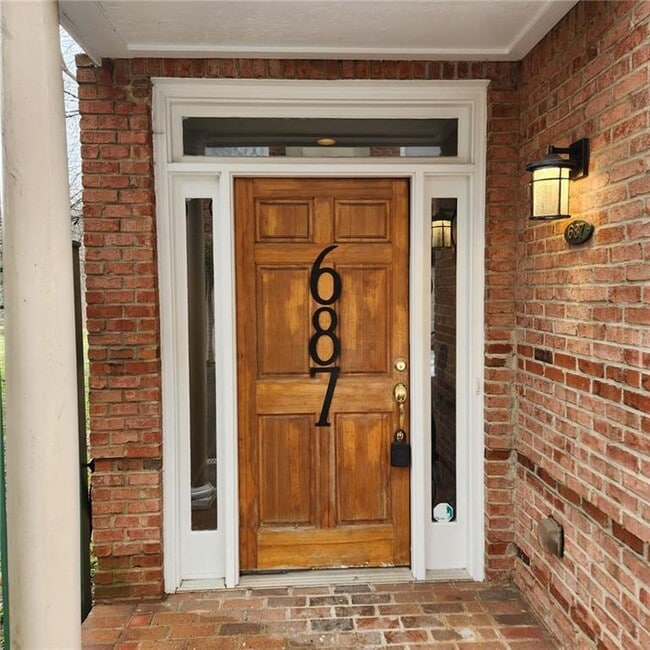 Photo - 687 Bonaventure Ave NE