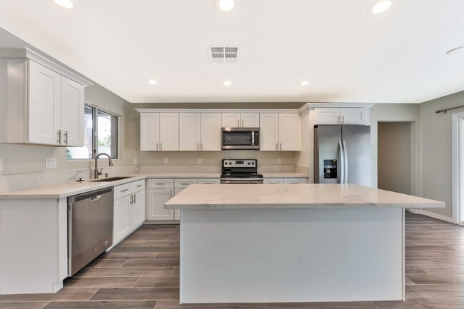Building Photo - Remodeled home in amazing ASU neighborhood