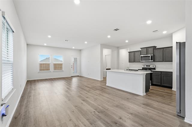 Photo - 805 Trough St