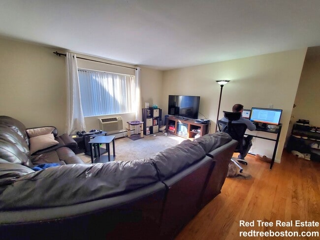 Building Photo - 54 Bryon Rd Unit 4 Rental