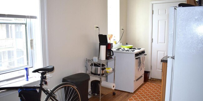 Photo - 837 W Cornelia Ave Unit 2S