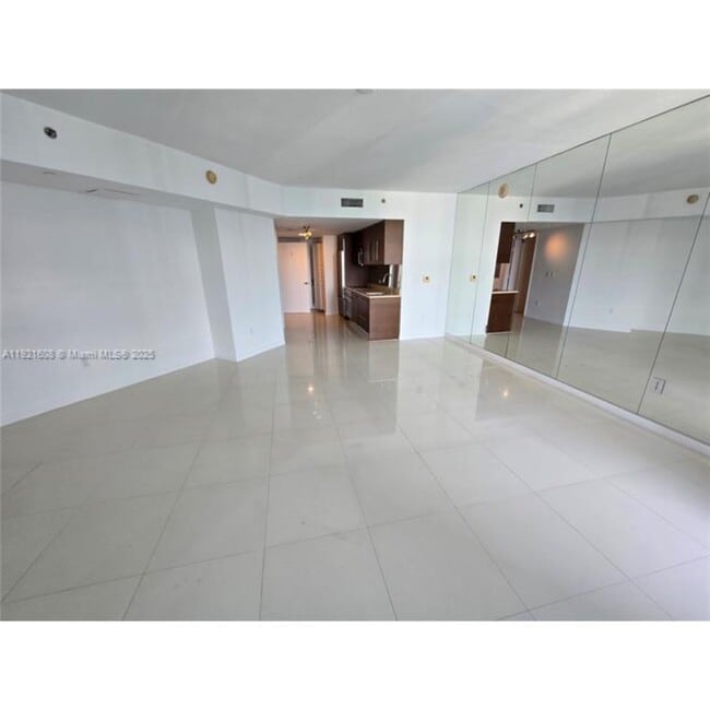 Photo - 475 Brickell Ave