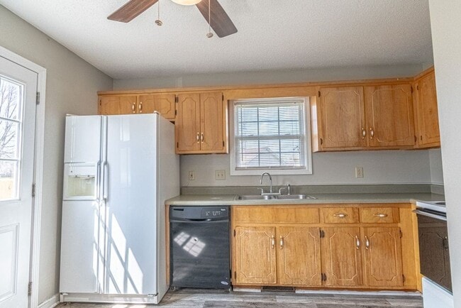Photo - 1/2 off 1st months rent