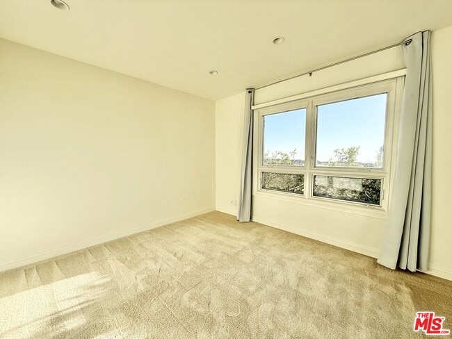 Photo - 1148 Las Pulgas Rd