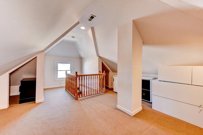 Building Photo - 24 Bond St Unit 1