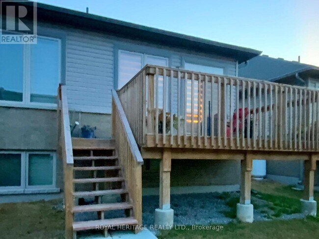 Photo - 17 Lakewood Crescent