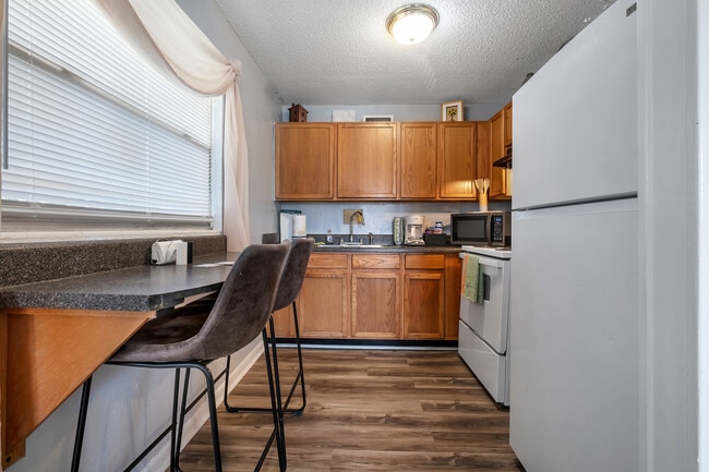 Photo - 318-330 W Harrison St