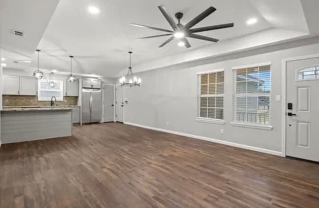 Photo - 803 Brewer St