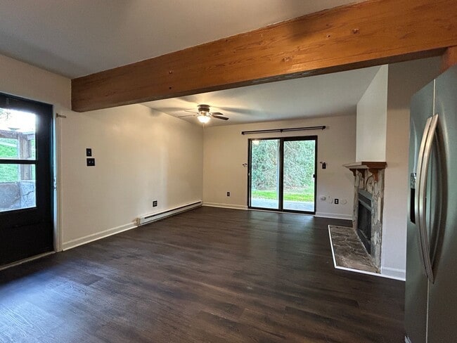 Photo - Cute Studio, Big Porch, Great Location!