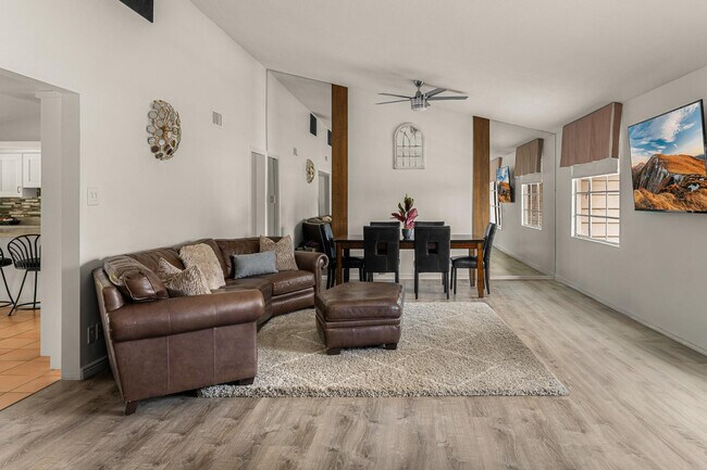 5901 E Cactus Wren Rd