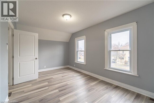 Photo - 36 Cayuga St
