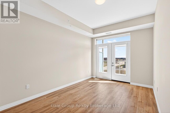 Photo - 785 Southwood Way