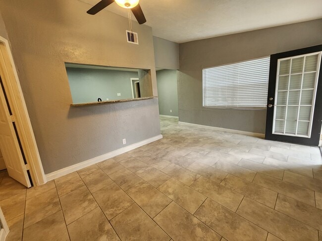 Photo - 418 E 1st St